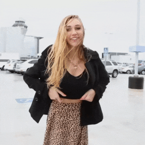 Kendra Sunderland - Dropping them in parking area