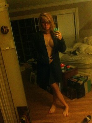 foto amatoriale Brie-Larson-in-bathrobe-optimized