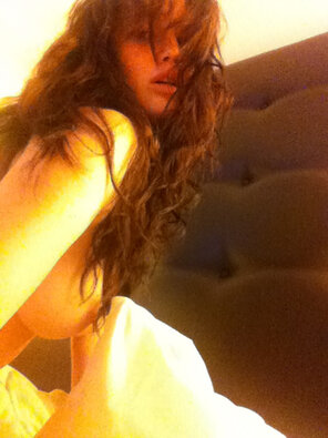 foto amatoriale Jennifer-Lawrence-Hot-in-bed-optimized