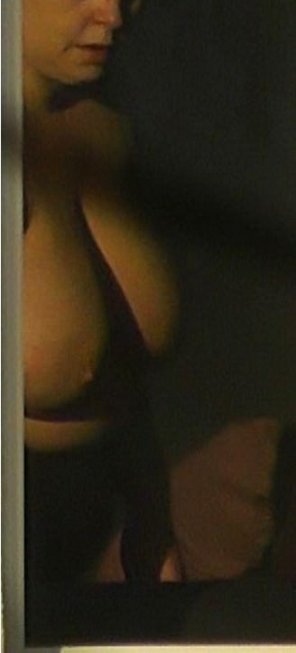 アマチュア写真 [image] Wifeys huge Asian 38DD's hanging down, aren't they gorgeous with their large, pale areolas and little nipples : )