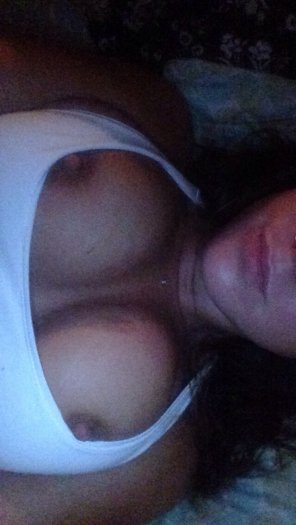 amateur pic White tanktop pulled down