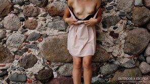 foto amatoriale Tiny Tits At Castle Ruins