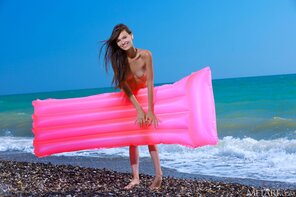 foto amatoriale MetArt_Beach-Float_Anastasia-Bella_medium_0039