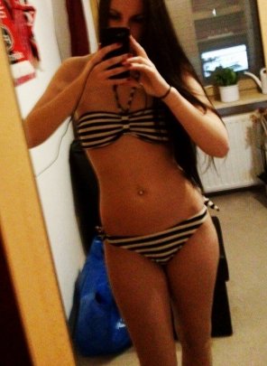 amateur photo Brunette teen in bikini