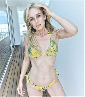 foto amadora Elena Necchi slave slut in bikini