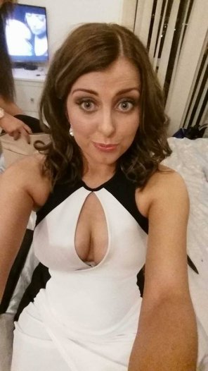 amateur pic Pretty classy look with a hint of cleavage
