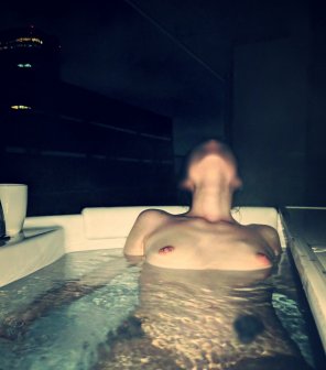 amateur pic Relaxing under the Tokyo night sky [f]
