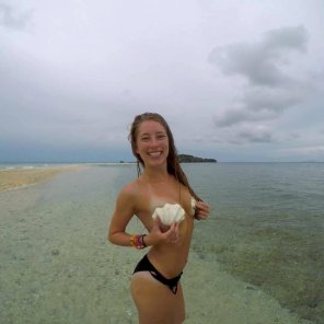 amateur photo PictureShe sells seashells by the seashore