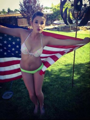 photo amateur Bikini and the American flag