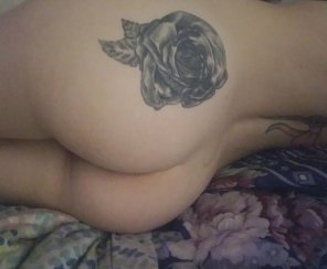amateur pic I've been gaining weight so that means booty gettin thicker ;p