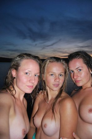 photo amateur 3 cuties for you!!!