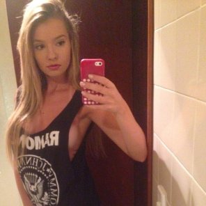 amateur pic Blond Selfie Beauty Mirror Arm 