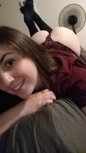 foto amadora [F] Laying in bed