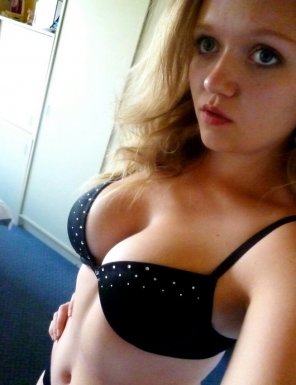 amateur photo Bra full of cute little boobs