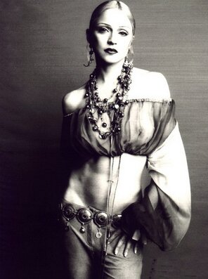 zdjęcie amatorskie Madonna-en-tenue-sexy