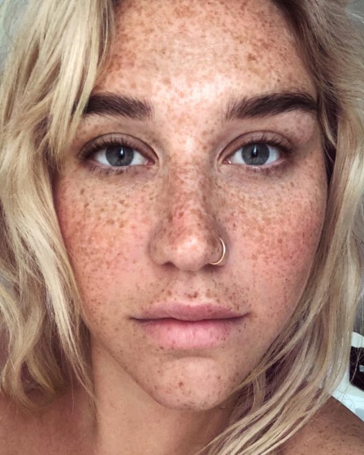 Makeup-free Kesha selfie