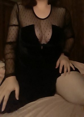amateur pic What do you get when you cross Morticia and Elvira? A [f]un Halloween ðŸ˜‰