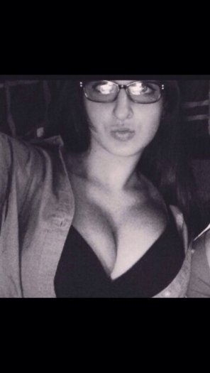 amateur pic Nice rack and cute glasses on a girl I know.