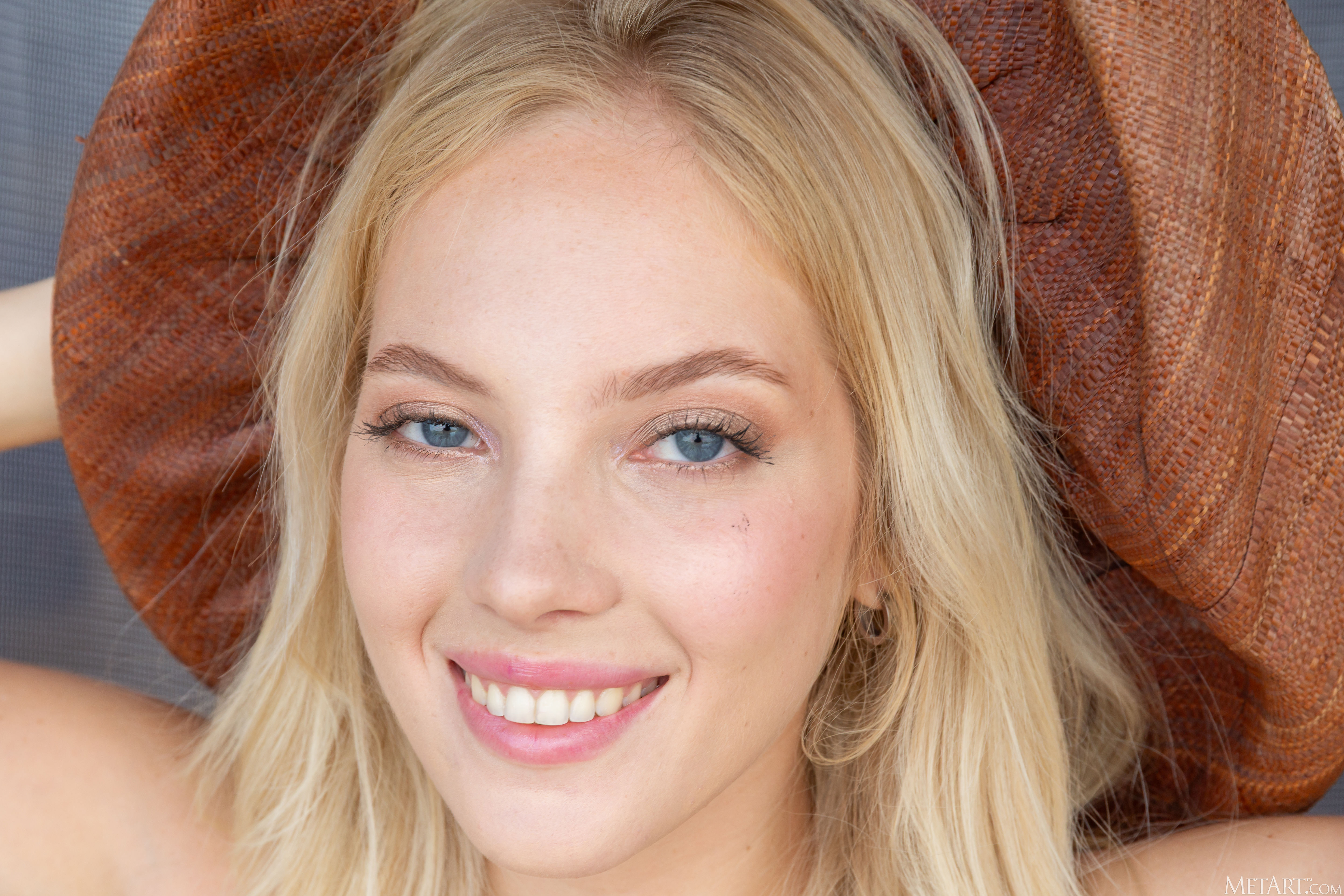 amateur photo MetArt_Sunny-Disposition_Bella-Spark_high_0121