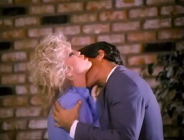 amateur photo Amber Lynn in Blue_0.00.15.00