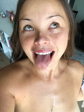 photo amateur got my breakfast all over my face whoops [F] [23] [OC] [HQ]