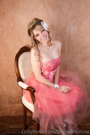 amateurfoto Belle-Delphine-Nude-Pink-Prom-Dress-Onlyfans-Set-Leaked-18