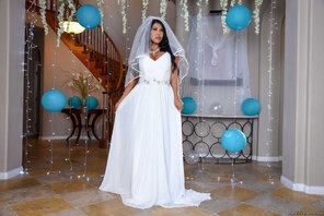 gorgeous blonde flaunts her amazing natural tits & body