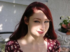 zdjęcie amatorskie hairy-pussy-redhead-violet-model2