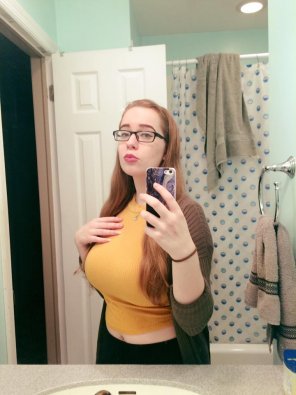 amateur photo Glasses and a nice bust