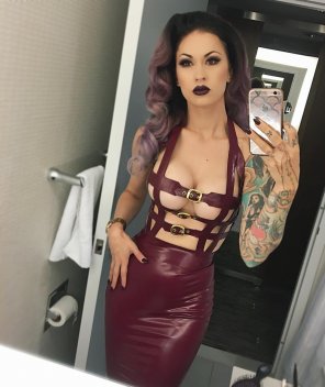 photo amateur Loulou in a latex dress