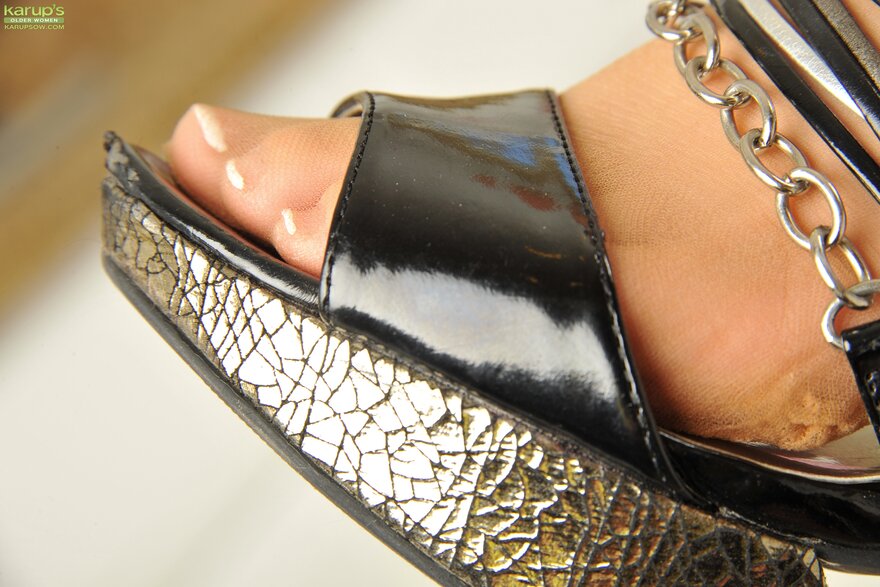 nikki_daniels-4-3000-055