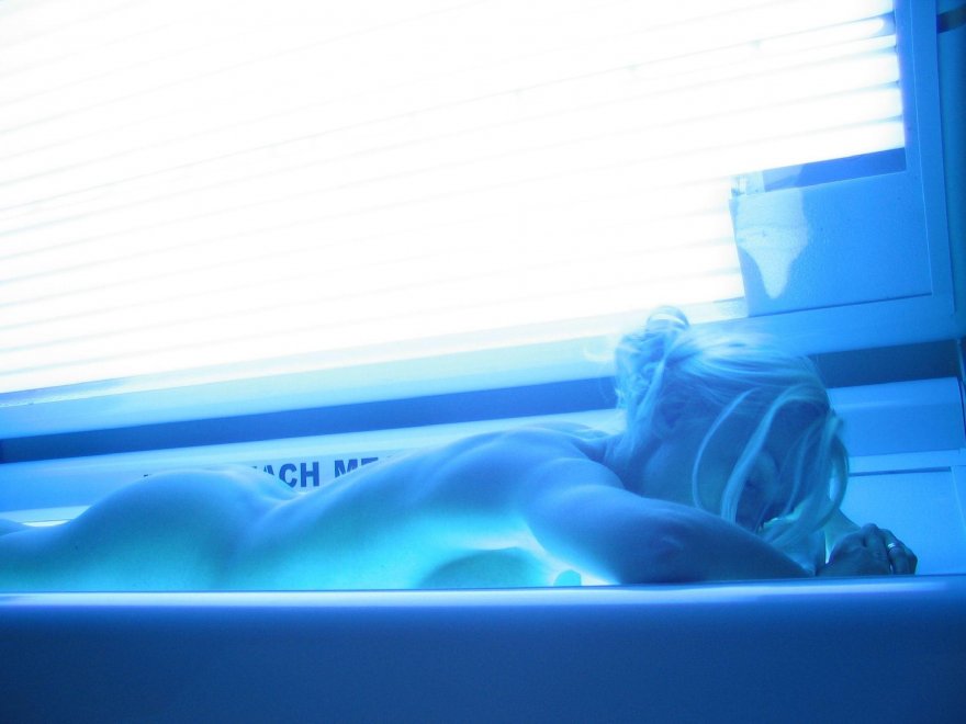 Nude tanning