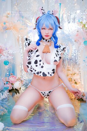 amateur pic Arty-Huang-Ganyu-Cow-29