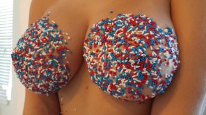 amateurfoto Red, White, and Boobs