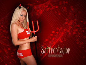 Saffron_Taylor_011_1600x1200