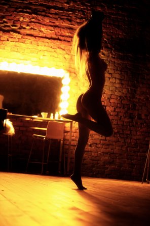 zdjęcie amatorskie Light Dance Heat Performance art 
