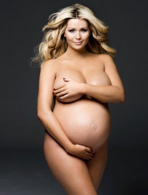 foto amatoriale A chubby pregnant angel