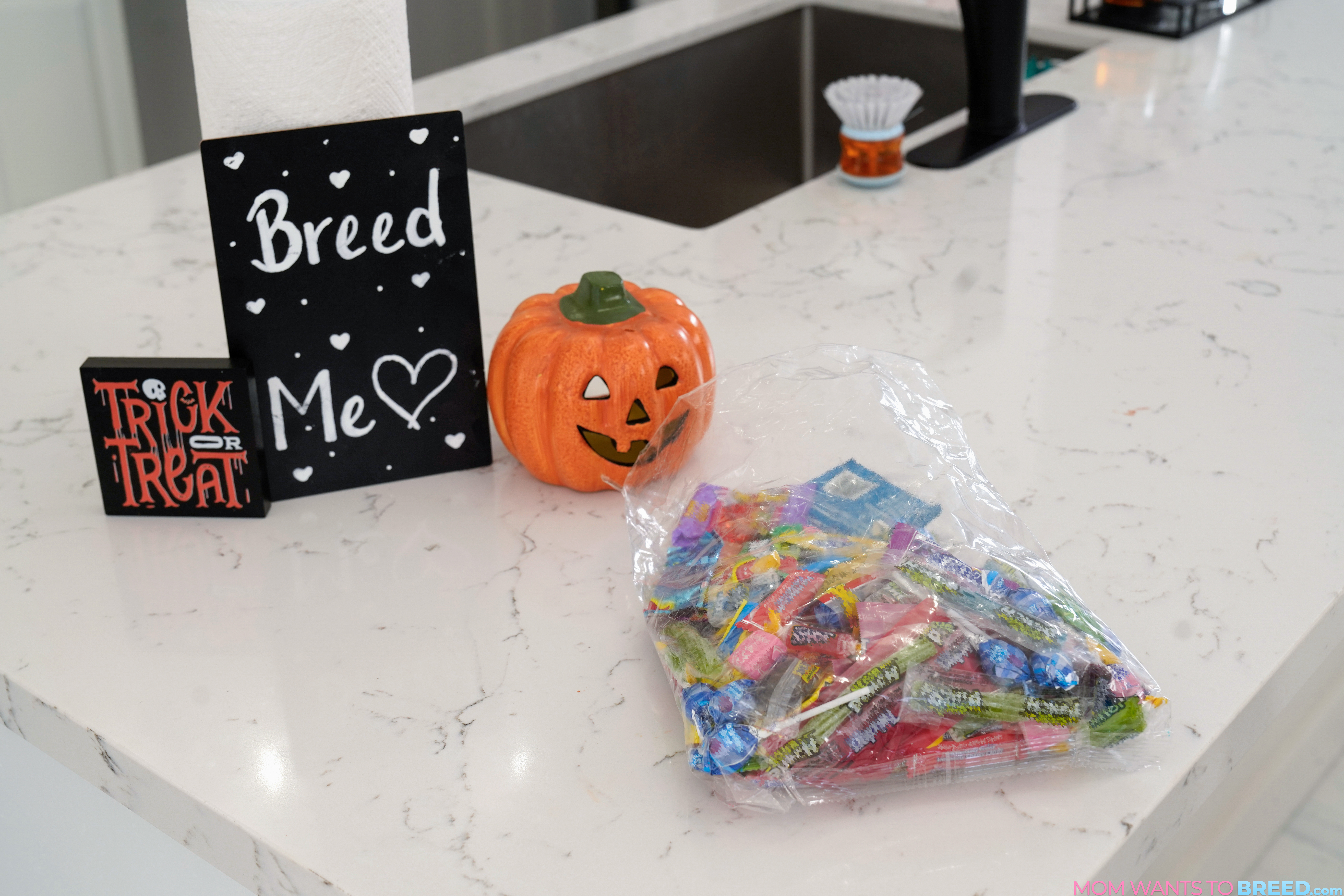 amateur photo stepmoms_tricks_are_treats_021