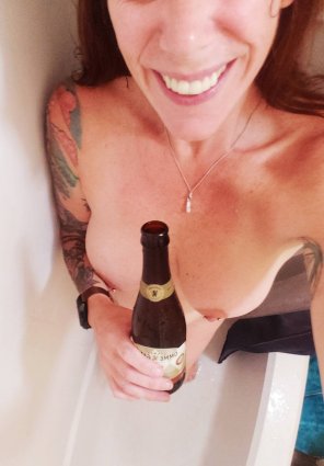 amateurfoto Friday night doesn't get started until there's a shower beer. F41