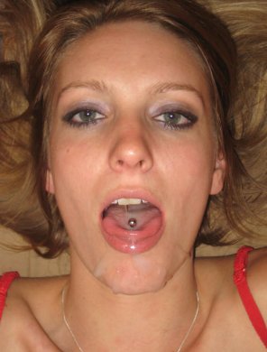 amateur pic in her mouth, so real