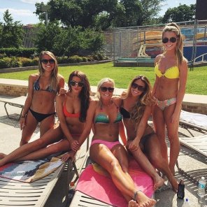 photo amateur Tanning on campus