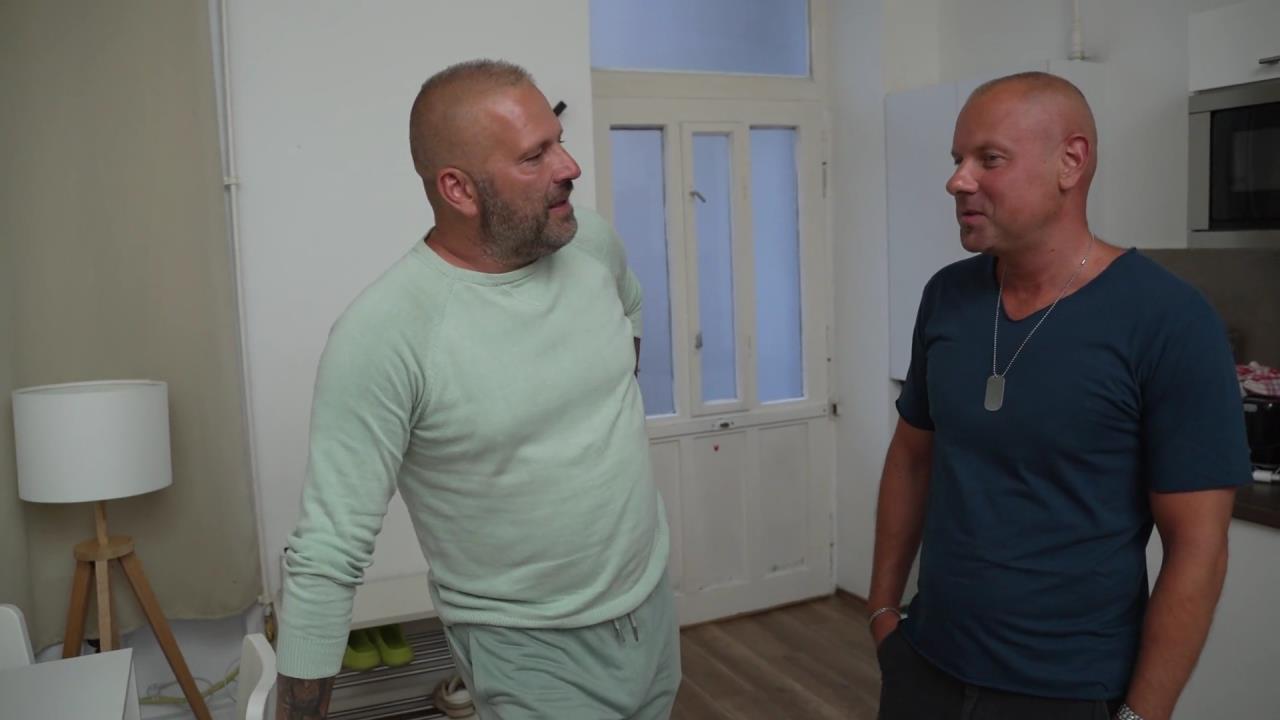 amateur photo Valentina Coppola, Tiffany Rousso - Foursome in Budapest_001_023