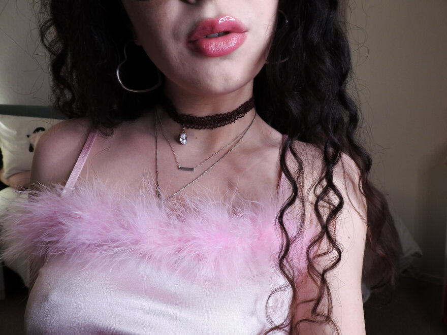 [F] What do you think of my pretty pink lips?