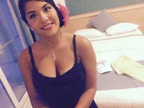photo amateur Tanned cleavage