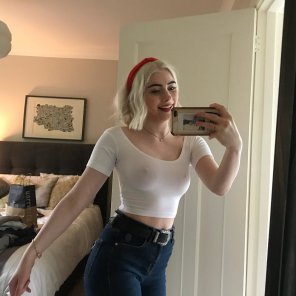 amateurfoto I want to strip off the shirt and suck her nips