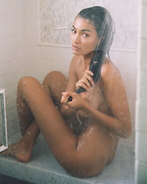photo amateur Steamy shower