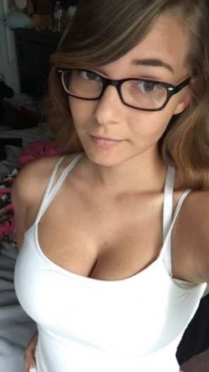 photo amateur Cute girl with glasses