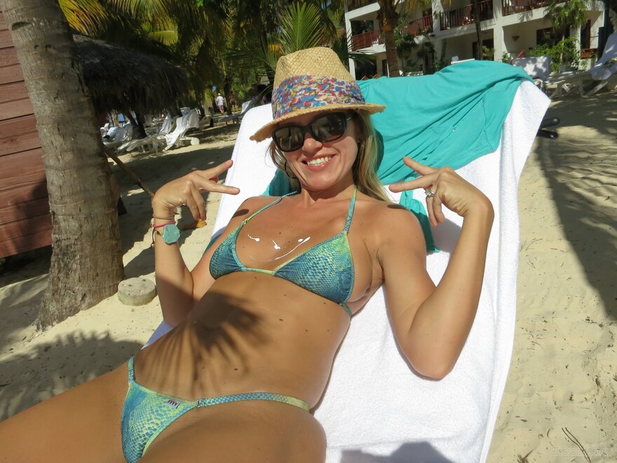 SlipperySnakeSkin-009-topaz-sharpen-faceai