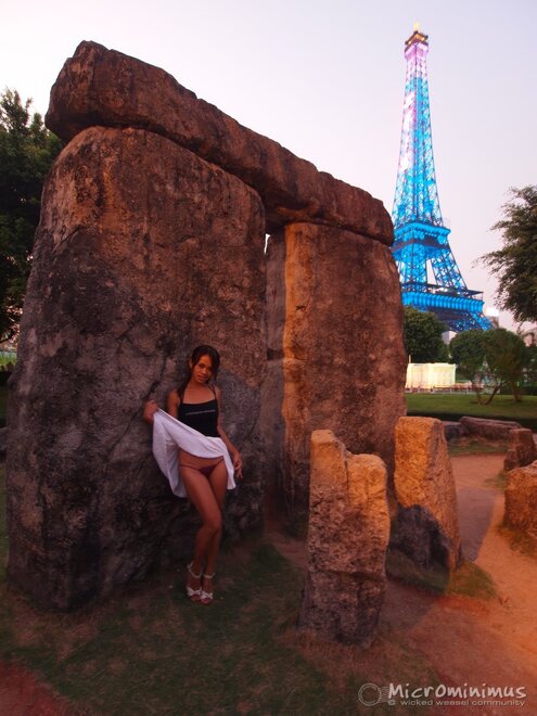 AroundWorldinWW-024-topaz-faceai-enhance-1.9x