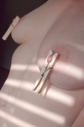 amateurfoto Fulfilling my first request: another clothespin clamp pic.